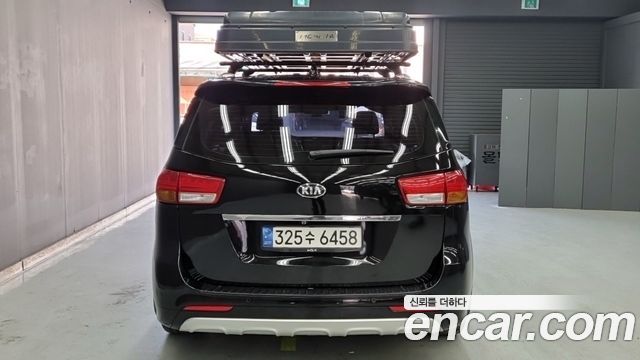 Kia Carnival — interior
