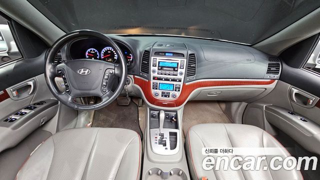 Hyundai Santa Fe — interior