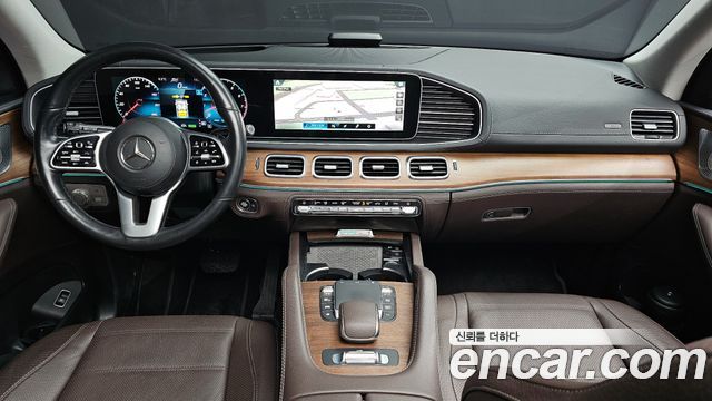 Mercedes-Benz GLE-Class — interior