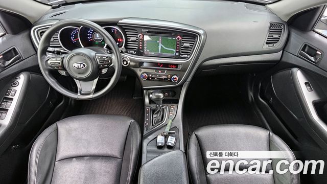 Kia K5 — interior