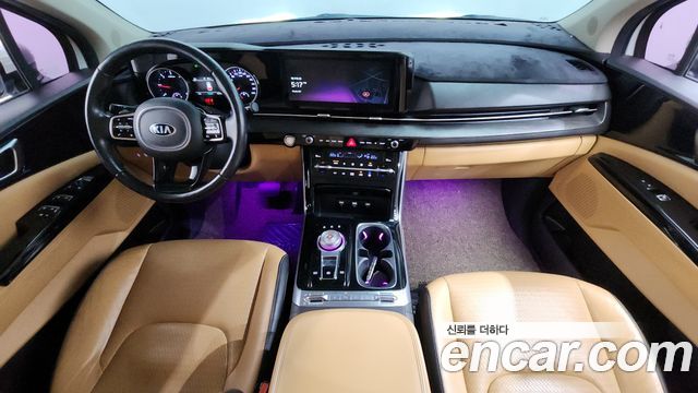 Kia Carnival — interior