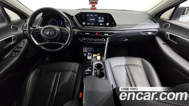 Hyundai Sonata — interior