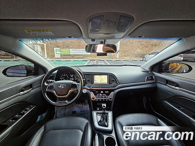 Hyundai Avante — interior