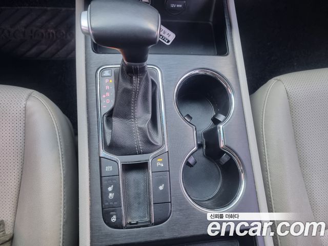 Kia Carnival — interior