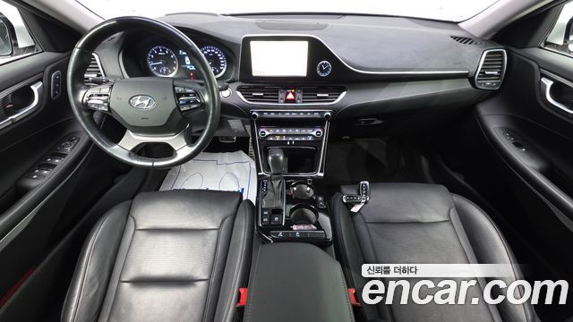 Hyundai Grandeur — interior