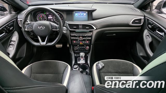 Infiniti Q30 — interior