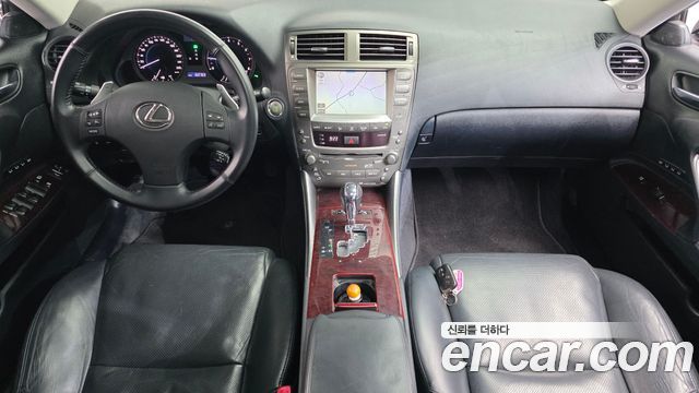 Lexus IS — interior