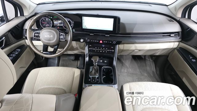 Kia Carnival — interior