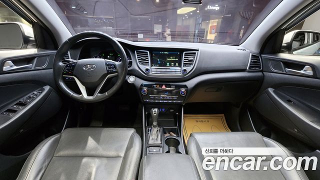 Hyundai Tucson — interior