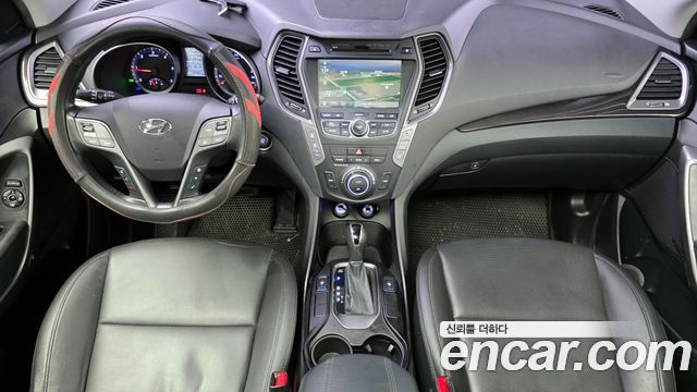 Hyundai Santa Fe — interior
