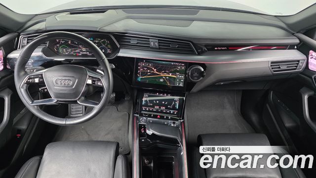 Audi e-tron — interior