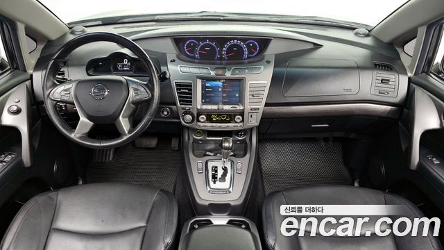 KG Mobility Korando — interior