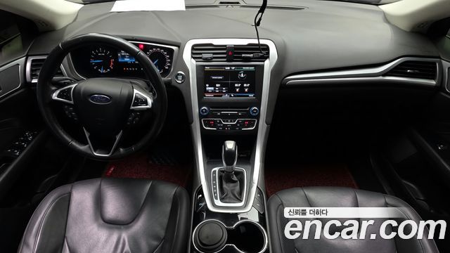 Ford Mondeo — interior