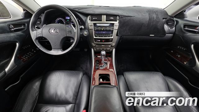 Lexus IS — interior