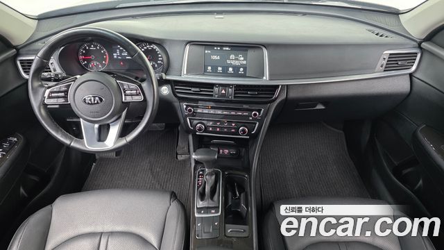 Kia K5 — interior