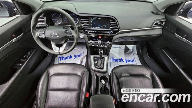 Hyundai Avante — interior