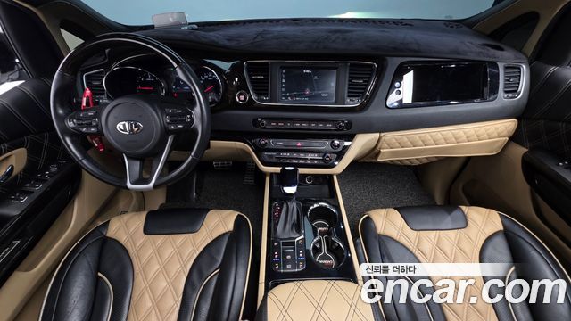 Kia Carnival — interior