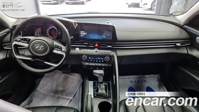 Hyundai Avante — interior