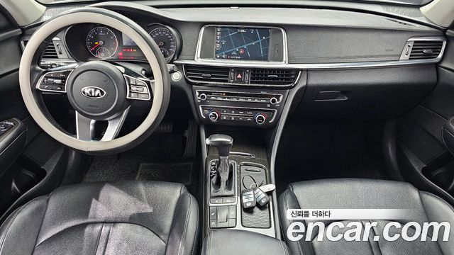 Kia K5 — interior