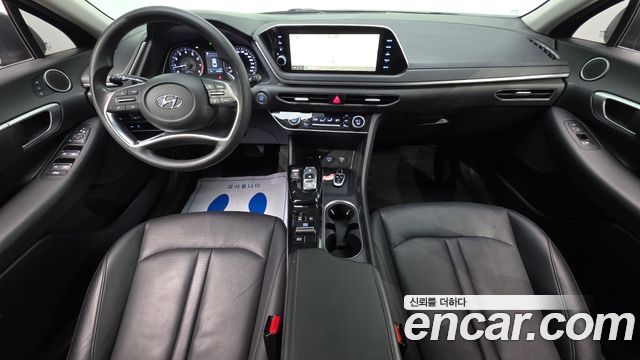 Hyundai Sonata — interior