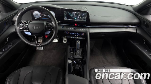Hyundai Avante — interior