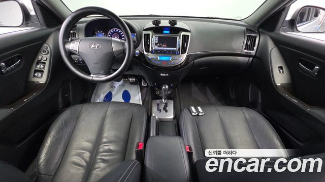 Hyundai Avante — interior