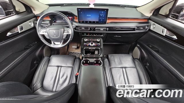 Lincoln Nautilus — interior