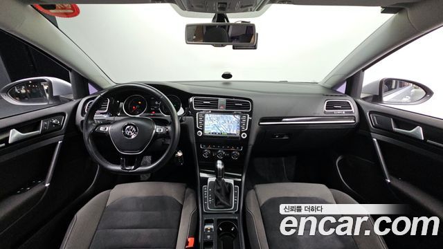 Volkswagen Golf — interior