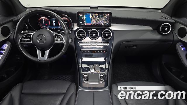 Mercedes-Benz GLC-Class — interior
