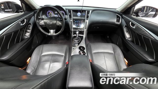 Infiniti Q50 — interior