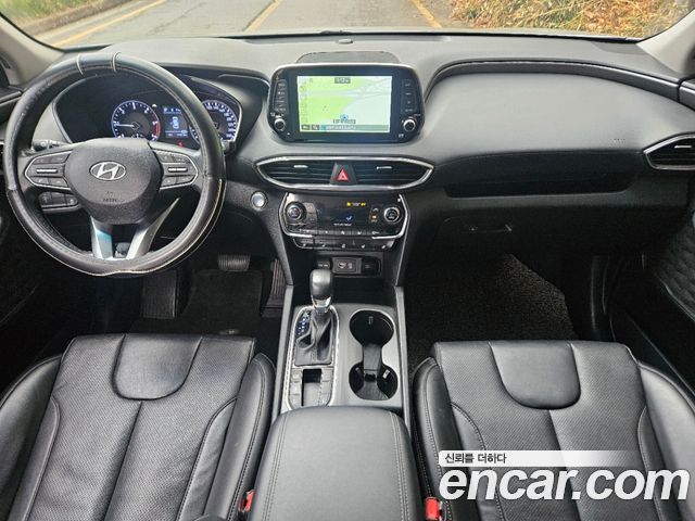 Hyundai Santa Fe — interior