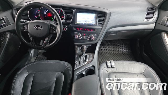 Kia K5 — interior