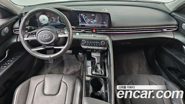 Hyundai Avante — interior