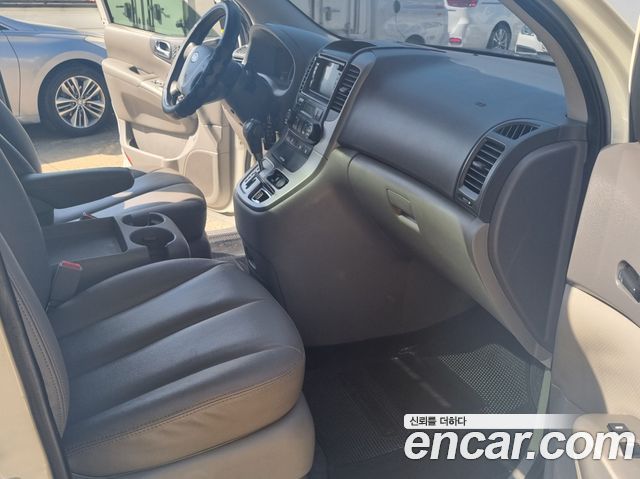 Kia Carnival — interior
