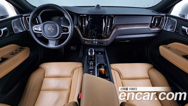 Volvo XC60 — interior
