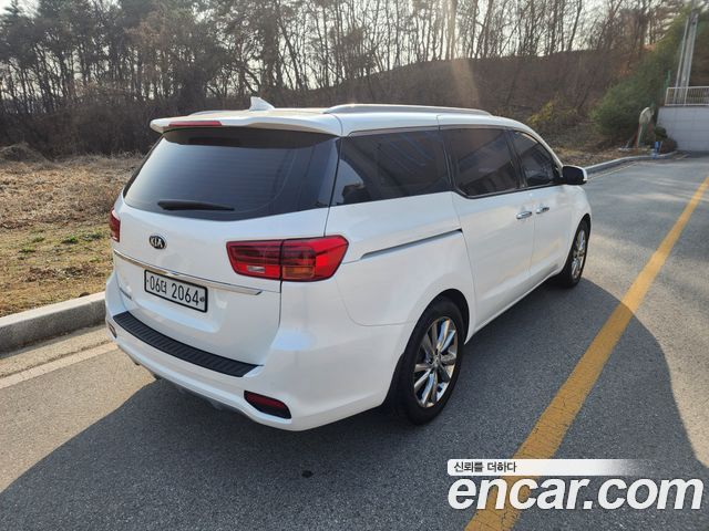 Kia Carnival — interior