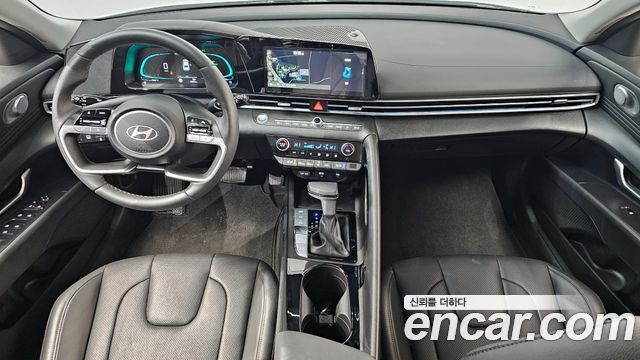 Hyundai Avante — interior