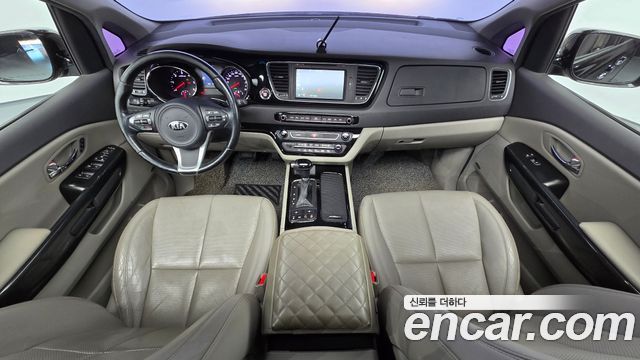 Kia Carnival — interior