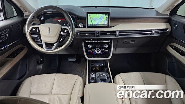 Lincoln Corsair — interior