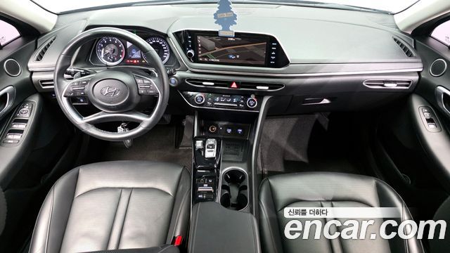 Hyundai Sonata — interior