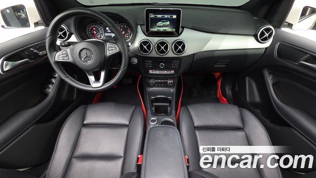 Mercedes-Benz B-Class — interior