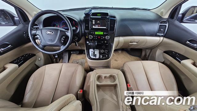 Kia Carnival — interior
