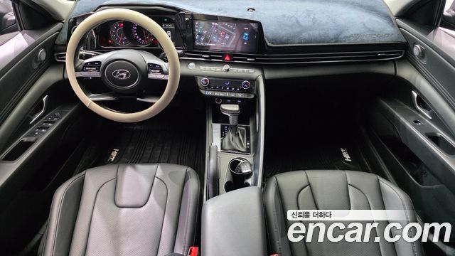 Hyundai Avante — interior