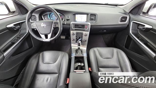 Volvo S60 — interior