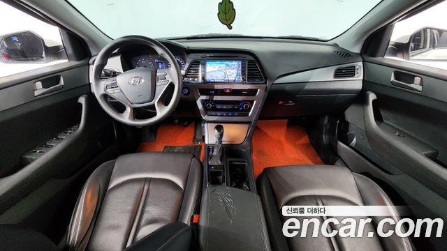 Hyundai Sonata — interior