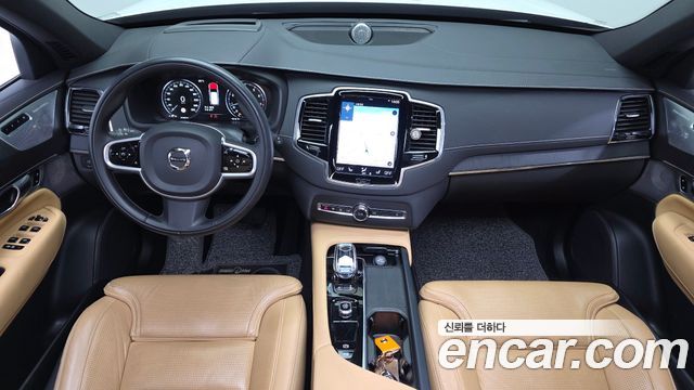 Volvo XC90 — interior