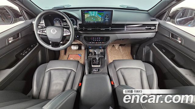 KG Mobility Musso — interior
