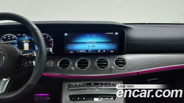 Mercedes-Benz E-Class — interior