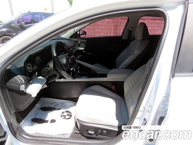 Hyundai Avante — exterior