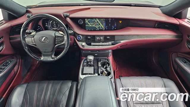 Lexus LS — interior